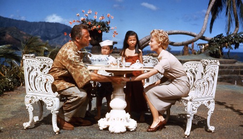 Rossano Brazzi and Mitzi Gaynor in South Pacific. Uploaded by donnetempo.com.